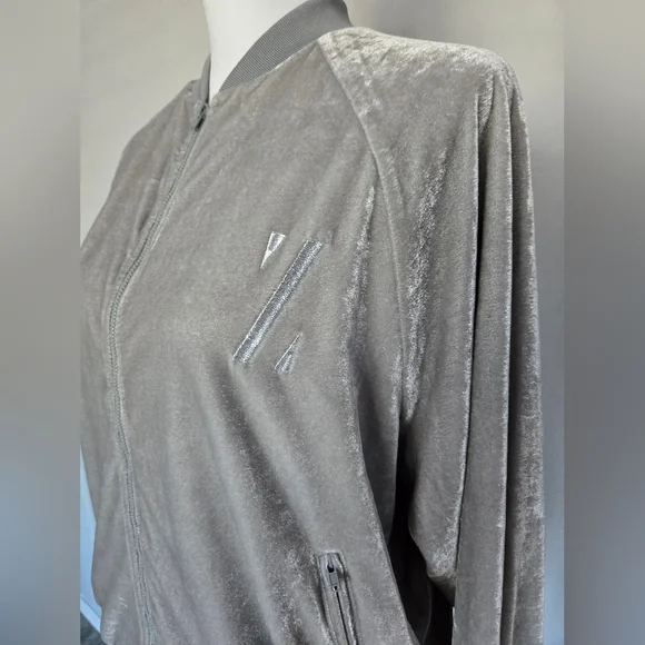 Daya By Zendaya Velour Velvet Silver Gray Track Jacket Zip Up Long Sleeve Sz XS - Picture 4 of 16